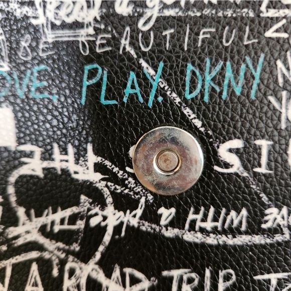 DKNY crossbody purse Graphic design - Picture 9 of 16
